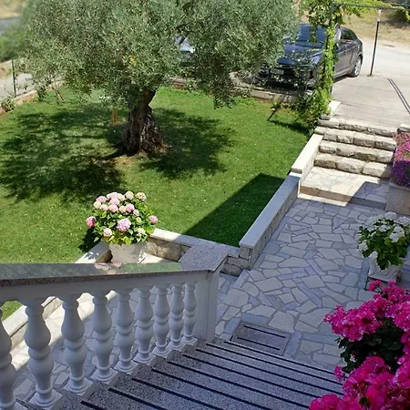 Kris Apartament *